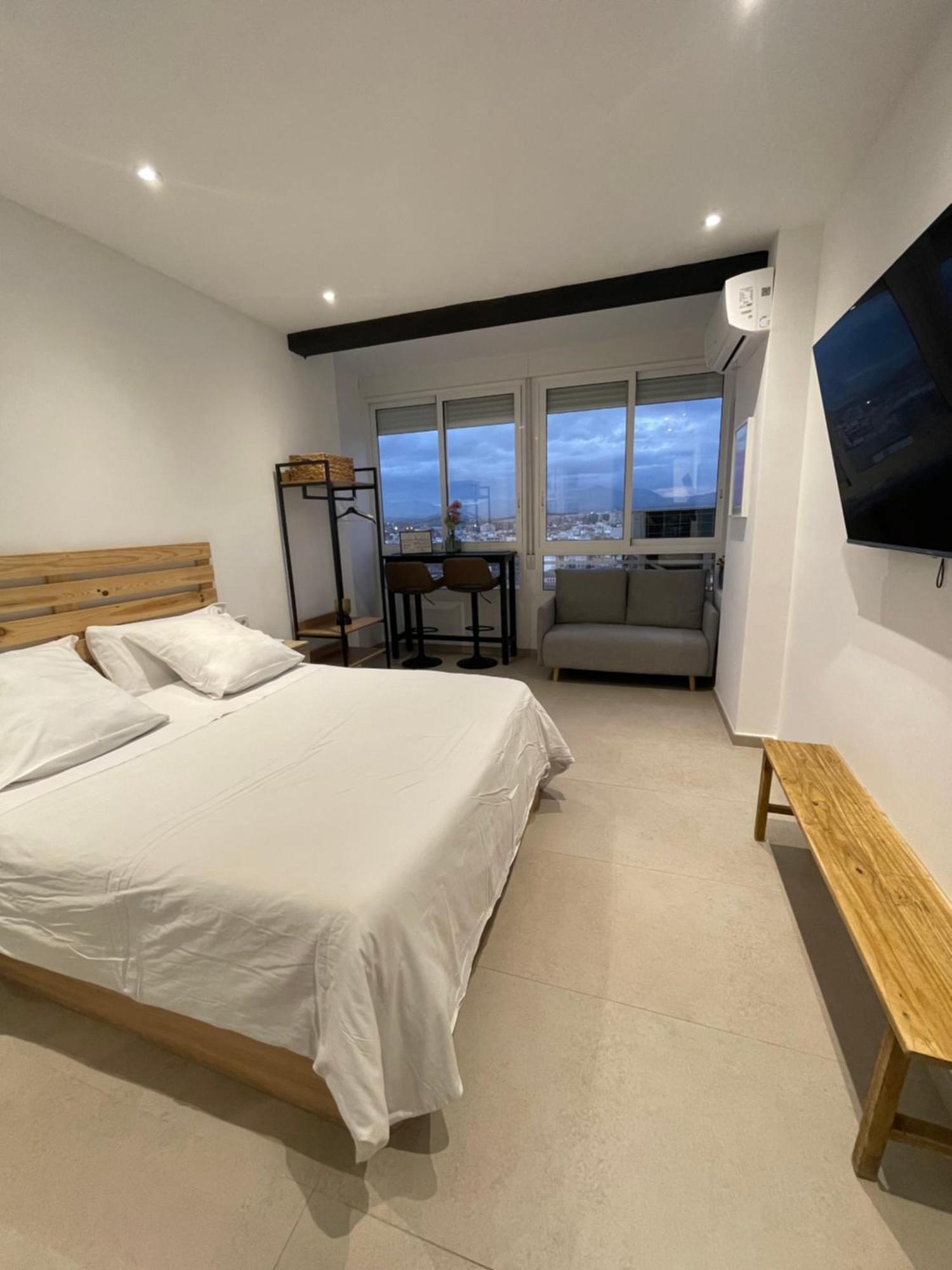 Sky Views Studio In City Centre Аліканте Екстер'єр фото